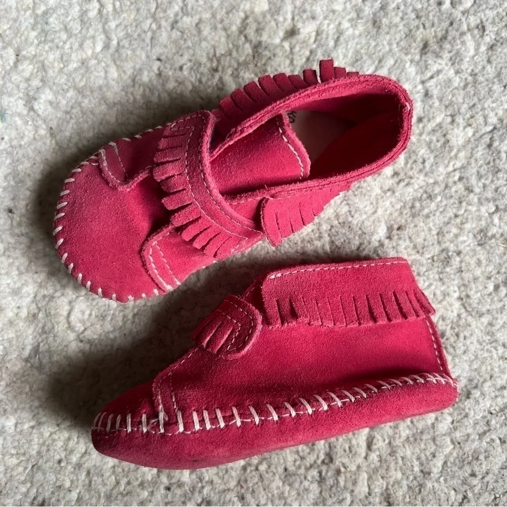 Minnetonka: Baby Vibrant Pink Suede Fringe Velcro Vamp Closure Booties Size 6